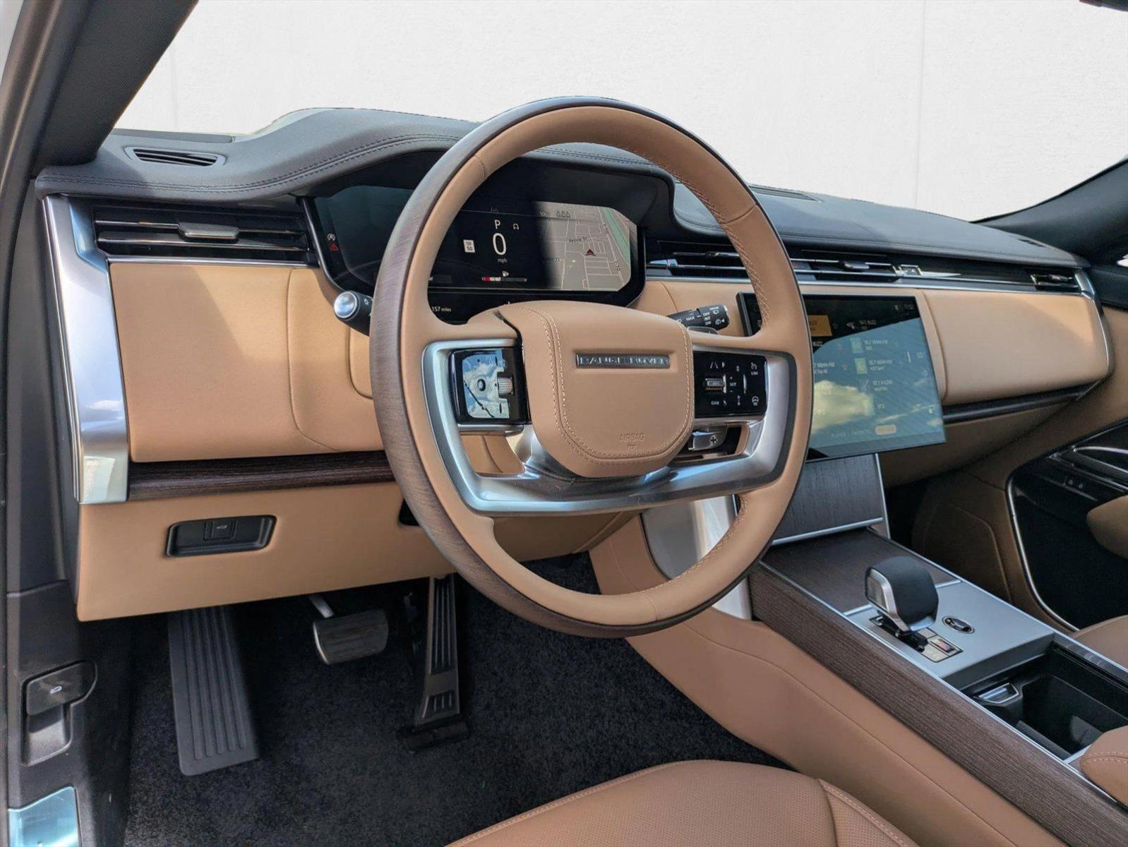 2025 Land Rover Range Rover SE photo 2