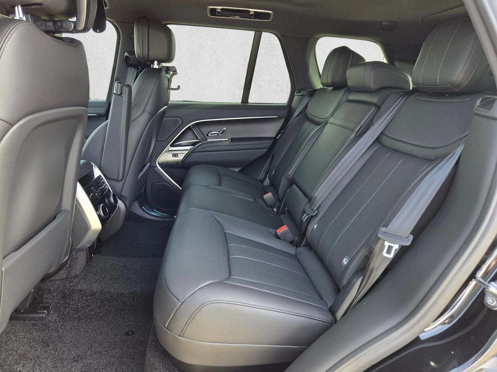 2026 Land Rover Range Rover SE - Photo 16