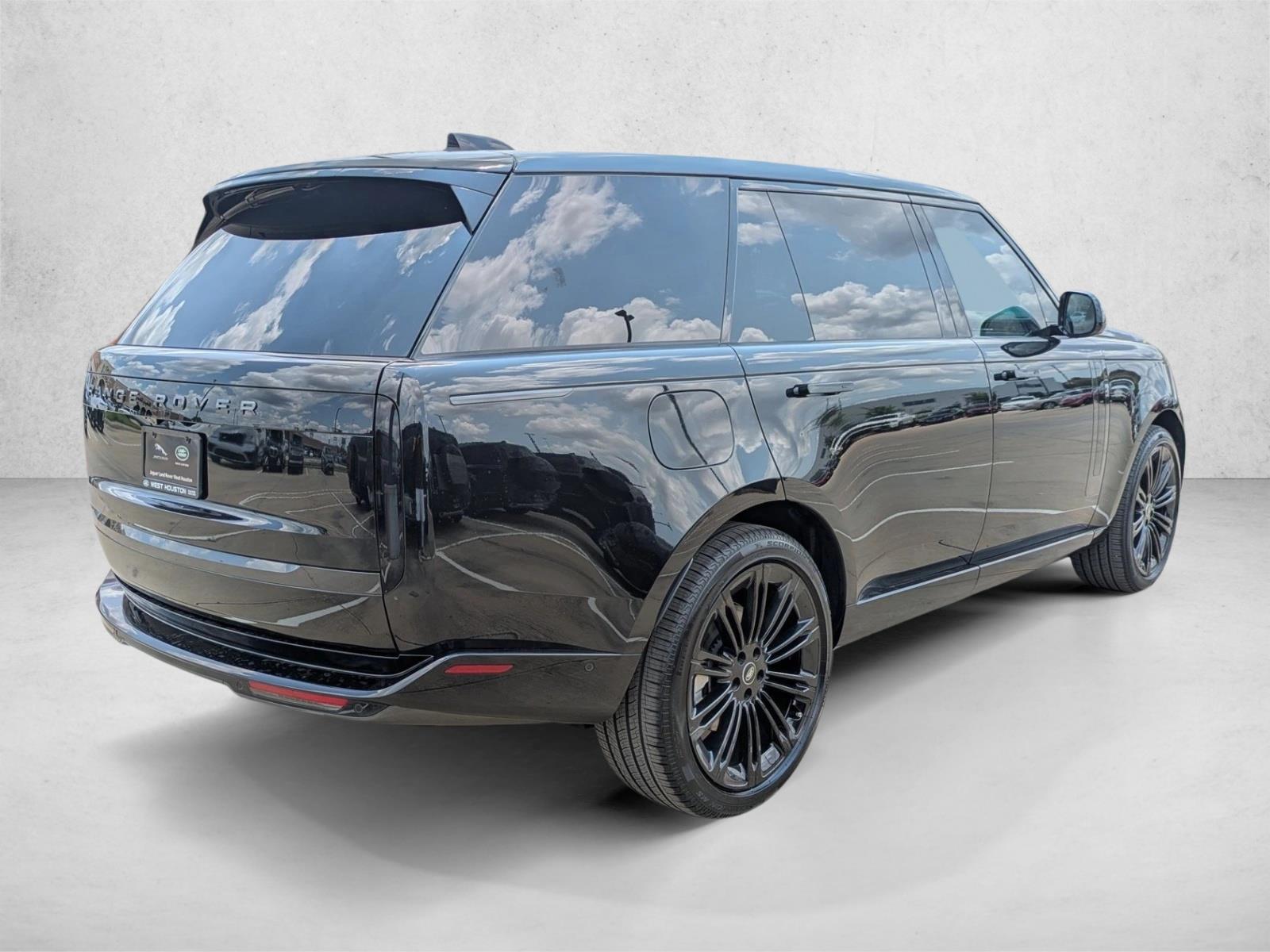 2025 Land Rover Range Rover SE photo 2