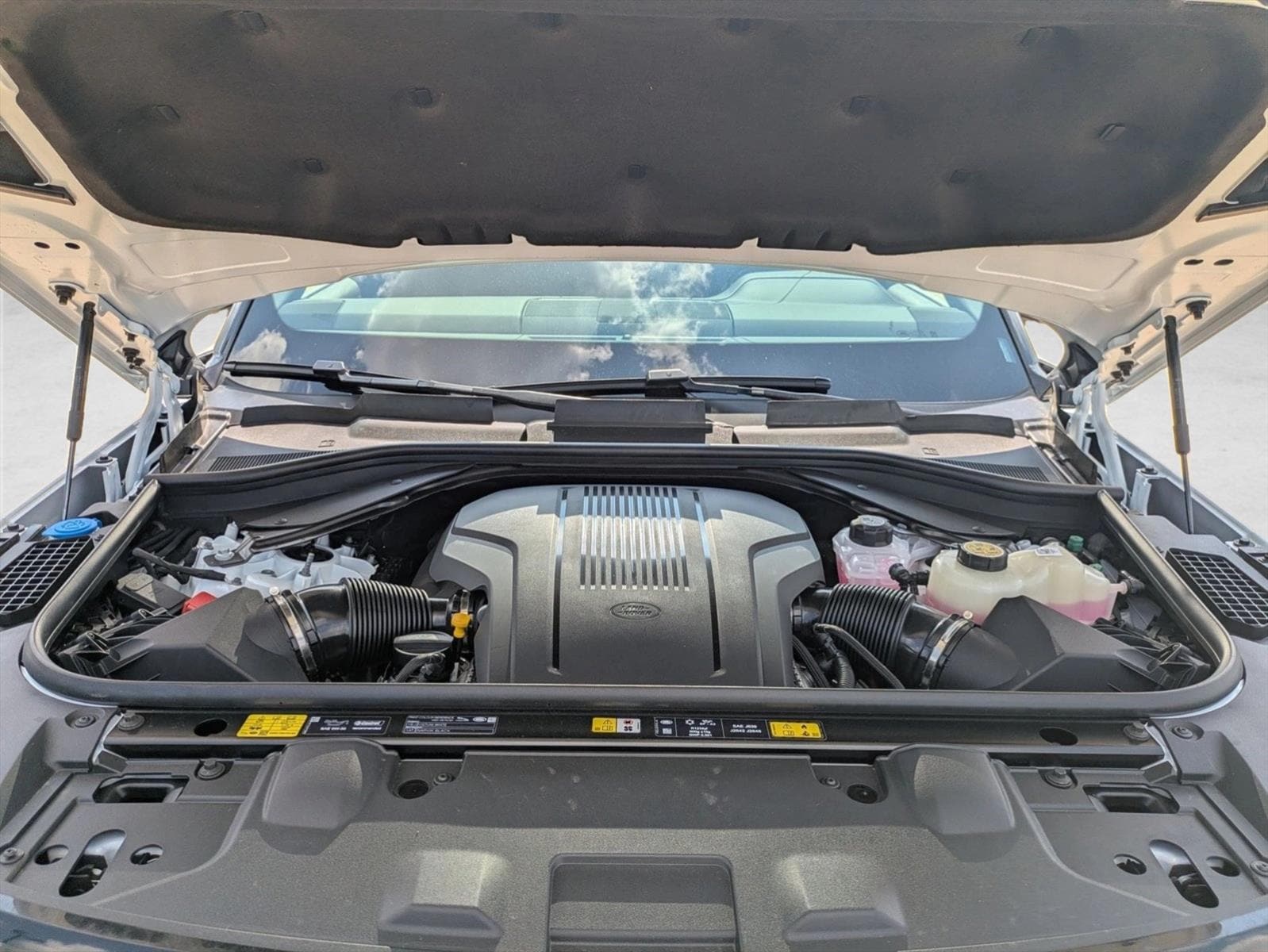 2025 Land Rover Range Rover SE - Photo 17