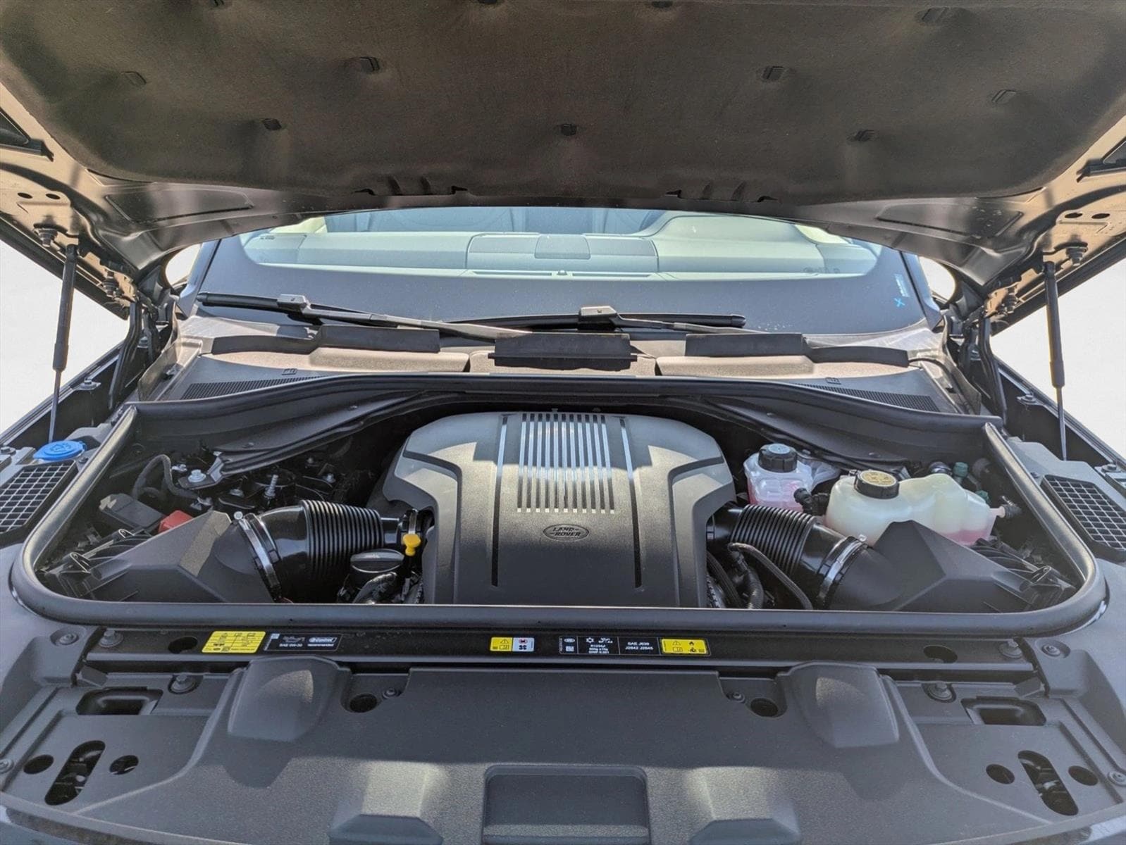 2025 Land Rover Range Rover SE - Photo 16