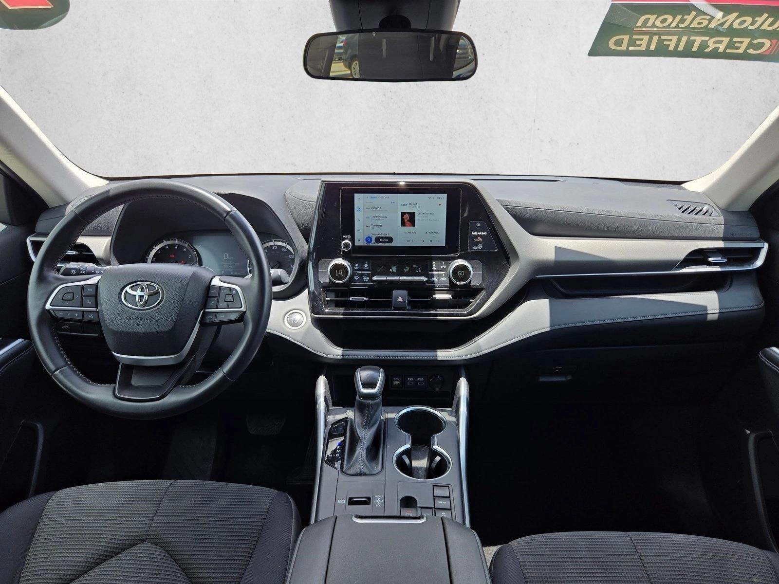 2025 Toyota Highlander LE - Photo 16