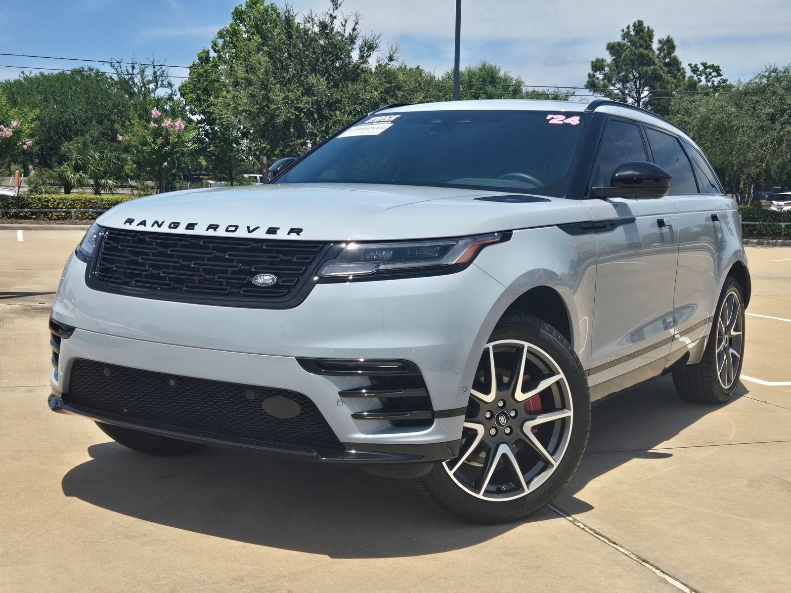 2024 Land Rover Range Rover Velar P250 Dynamic SE's photo