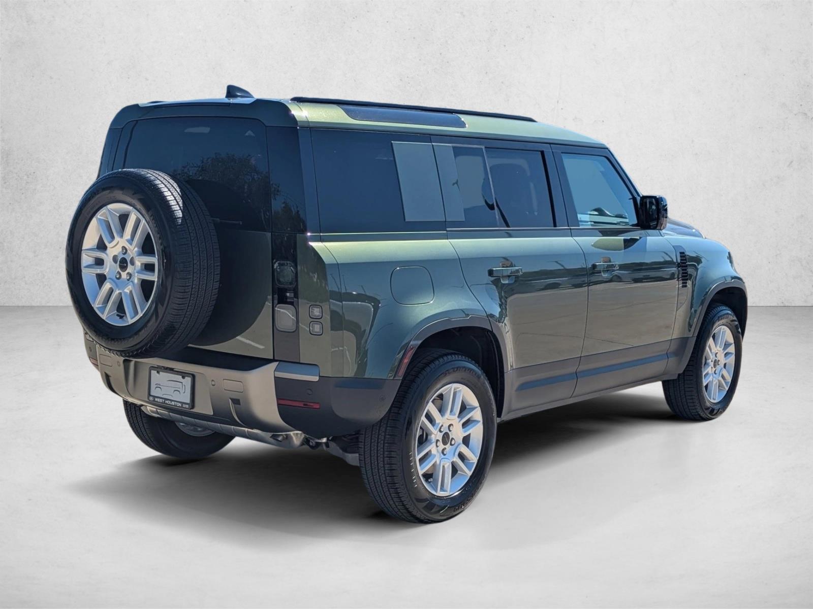2026 Land Rover Defender 110 S photo 2