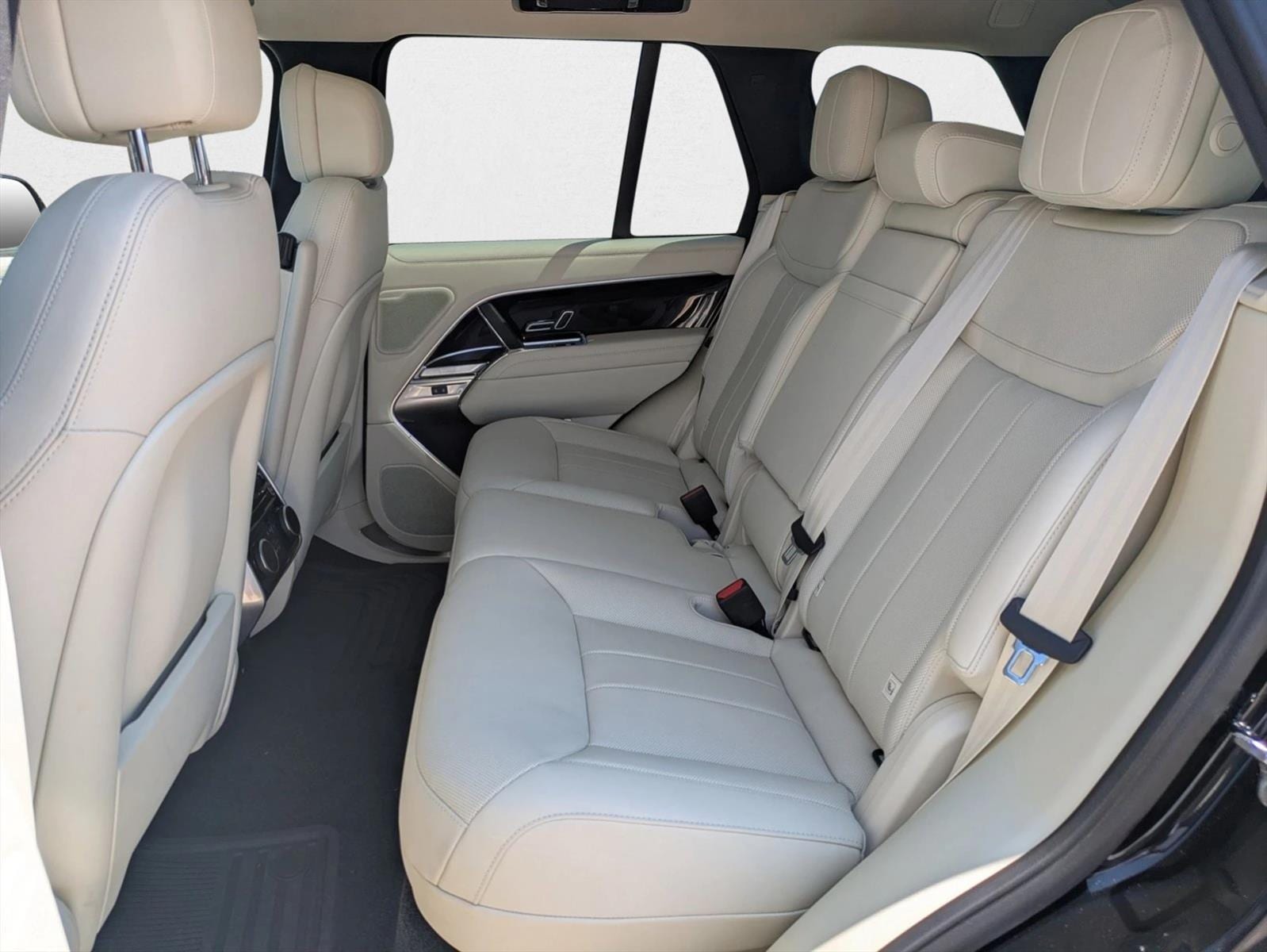 2025 Land Rover Range Rover SE - Photo 15