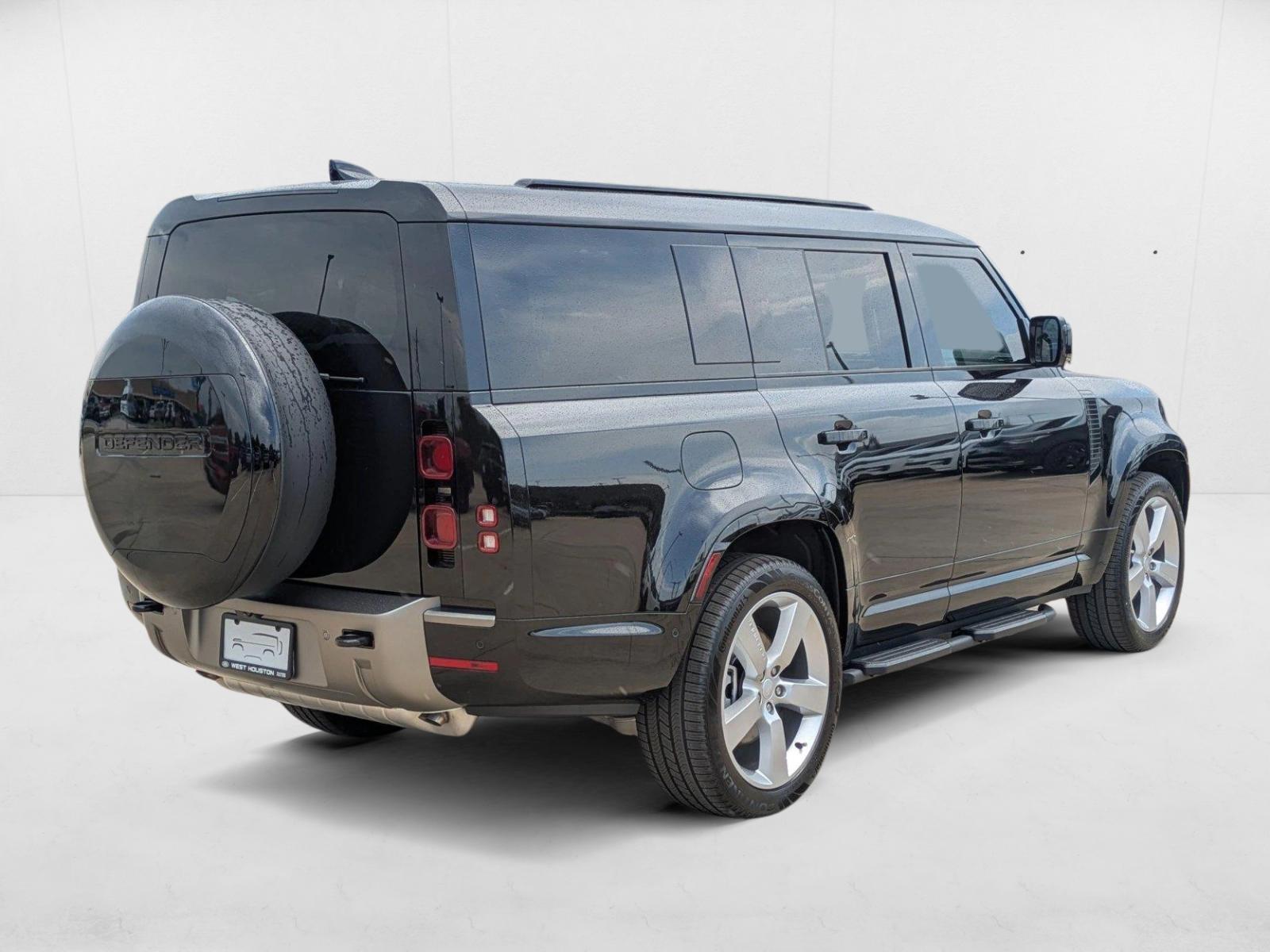 2025 Land Rover Defender 130 X-Dynamic SE photo 2