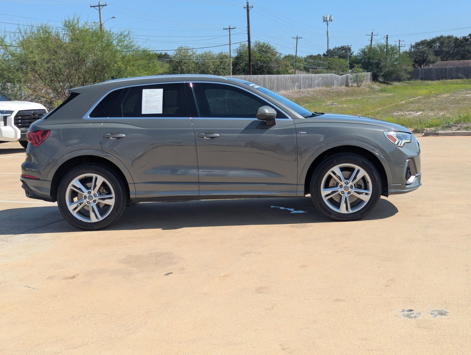 2020 Audi Q3 45 TFSI S line Premium photo 2
