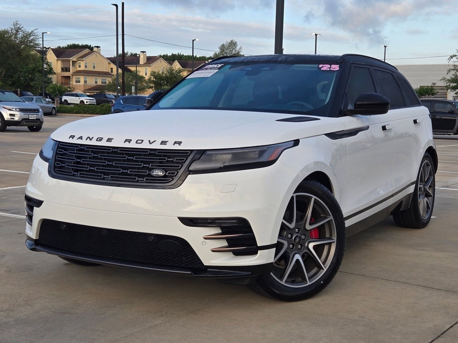 2025 Land Rover Range Rover Velar Dynamic SE