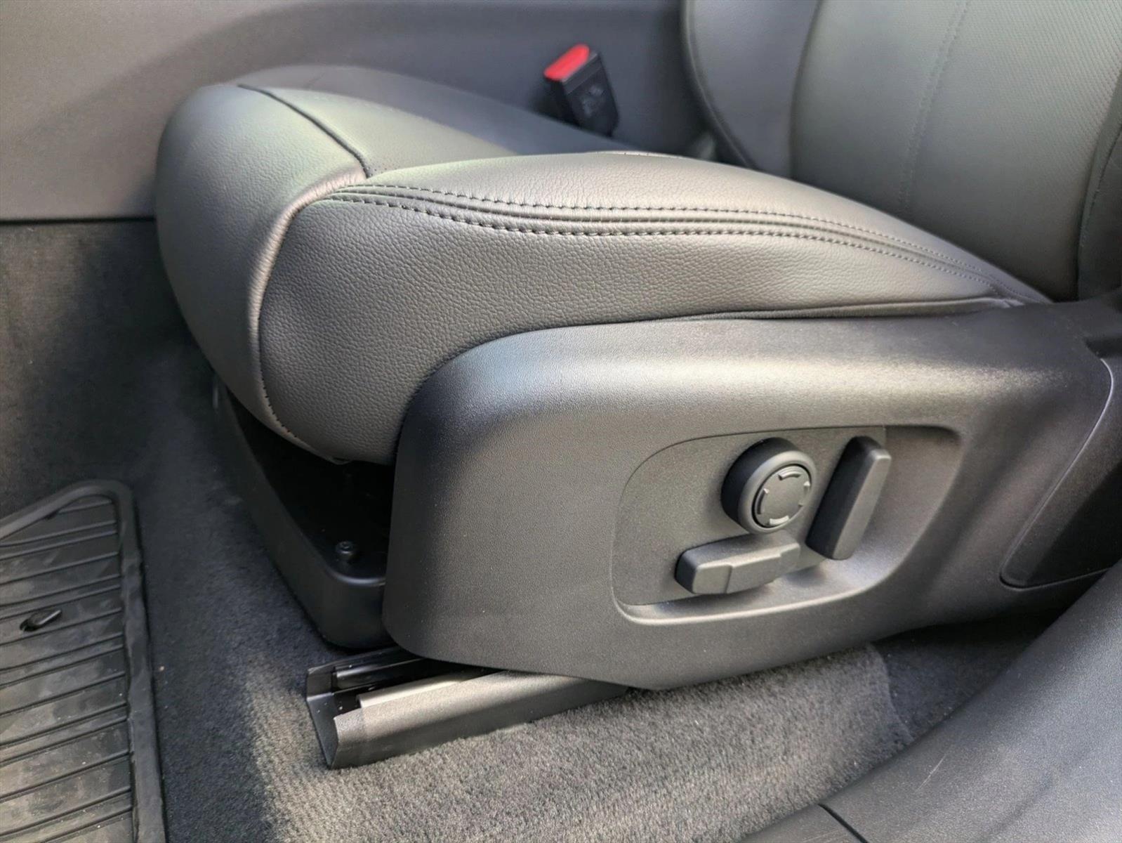2025 Land Rover Range Rover Velar P250 S photo 4