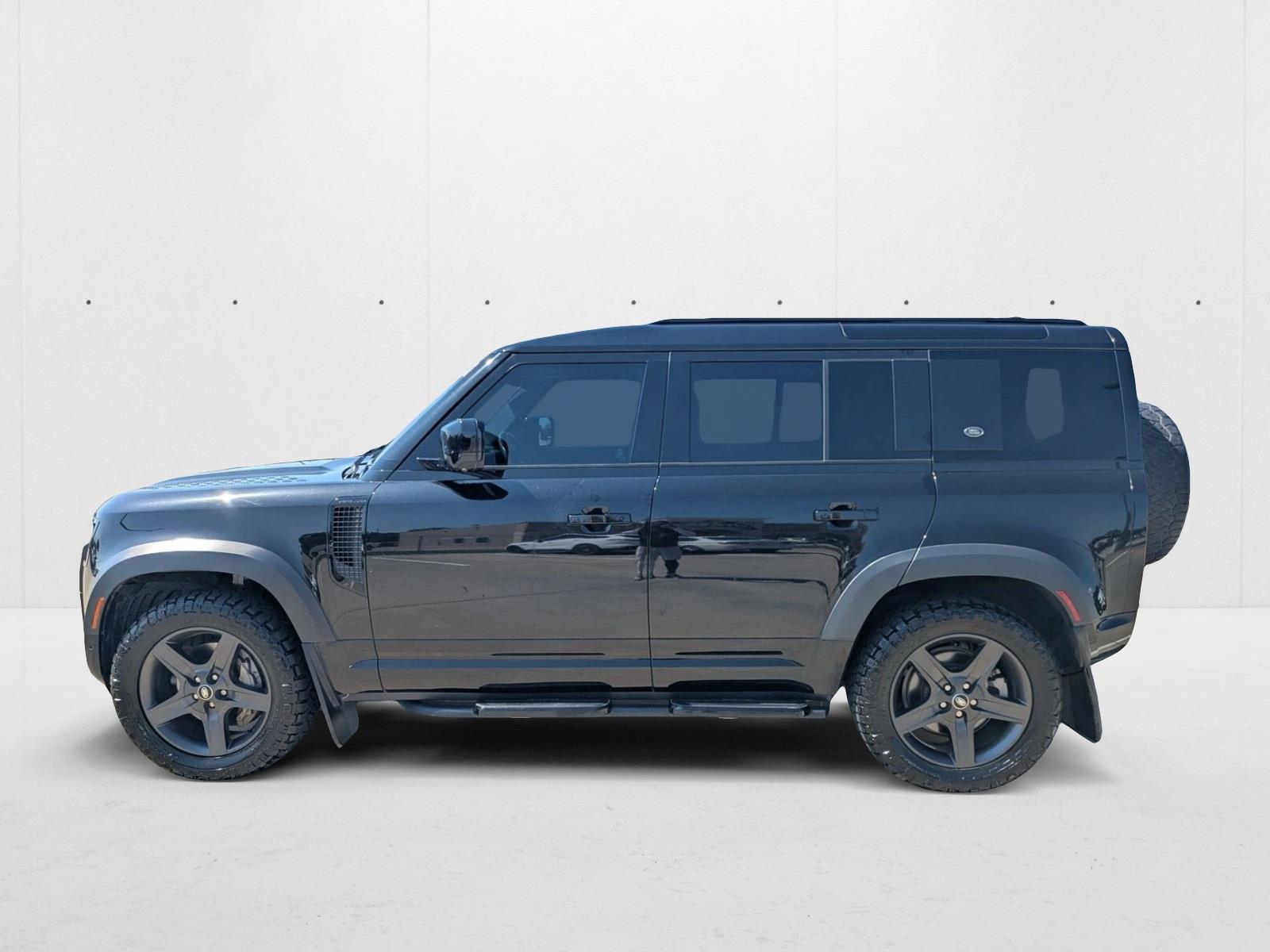 2022 Land Rover Defender X-Dynamic SE photo 2
