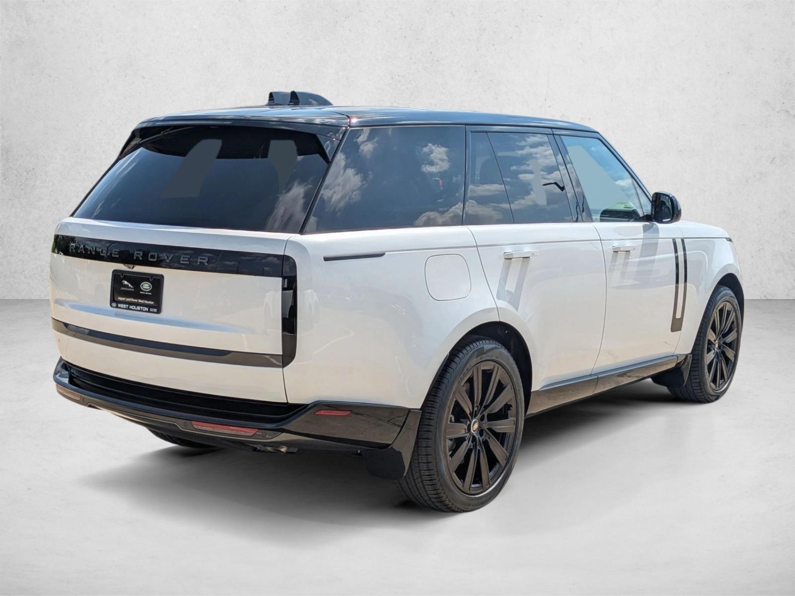 2025 Land Rover Range Rover SE photo 2