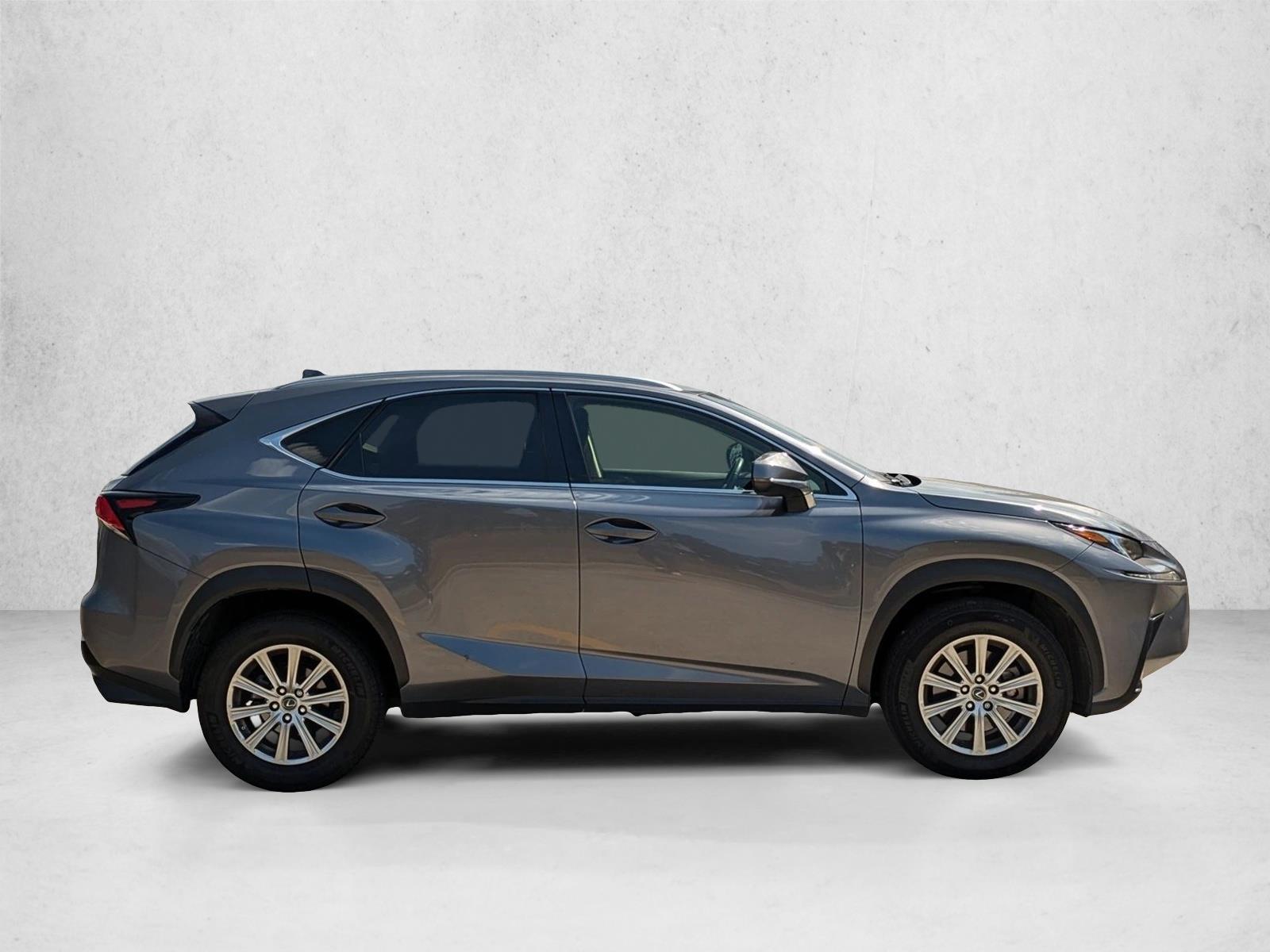 2018 Lexus NX 300 Luxury photo 4