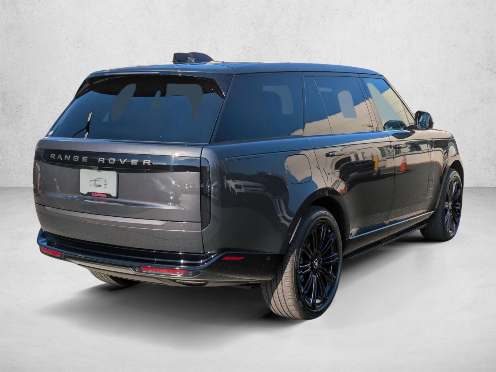 2025 Land Rover Range Rover SE photo 2