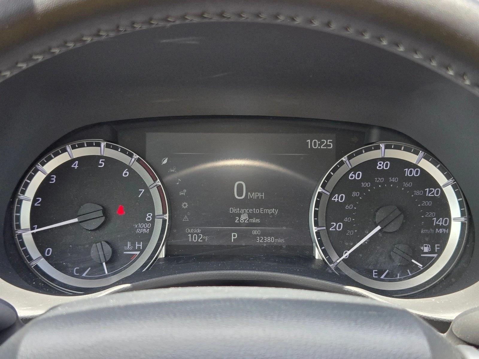 2025 Toyota Highlander LE - Photo 11