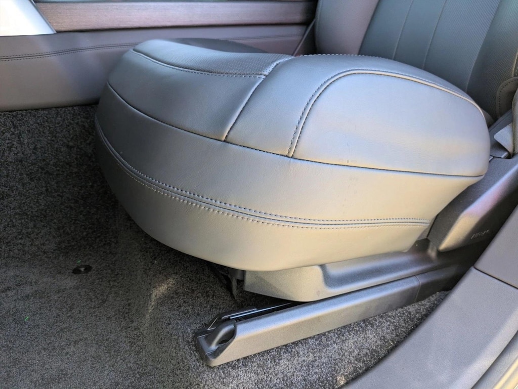 New 2025 Land Rover Range Rover P530 SE 7 Seat SUV