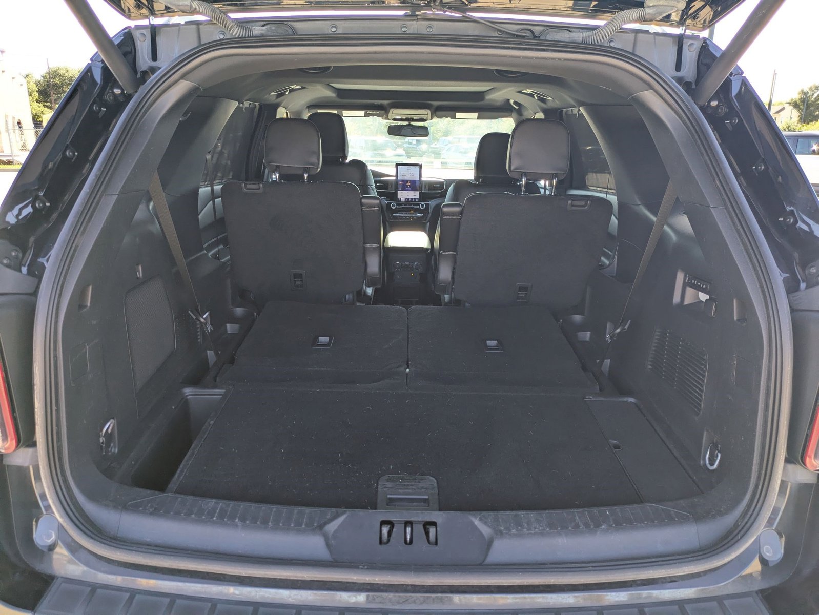 2023 Ford Explorer ST photo 2