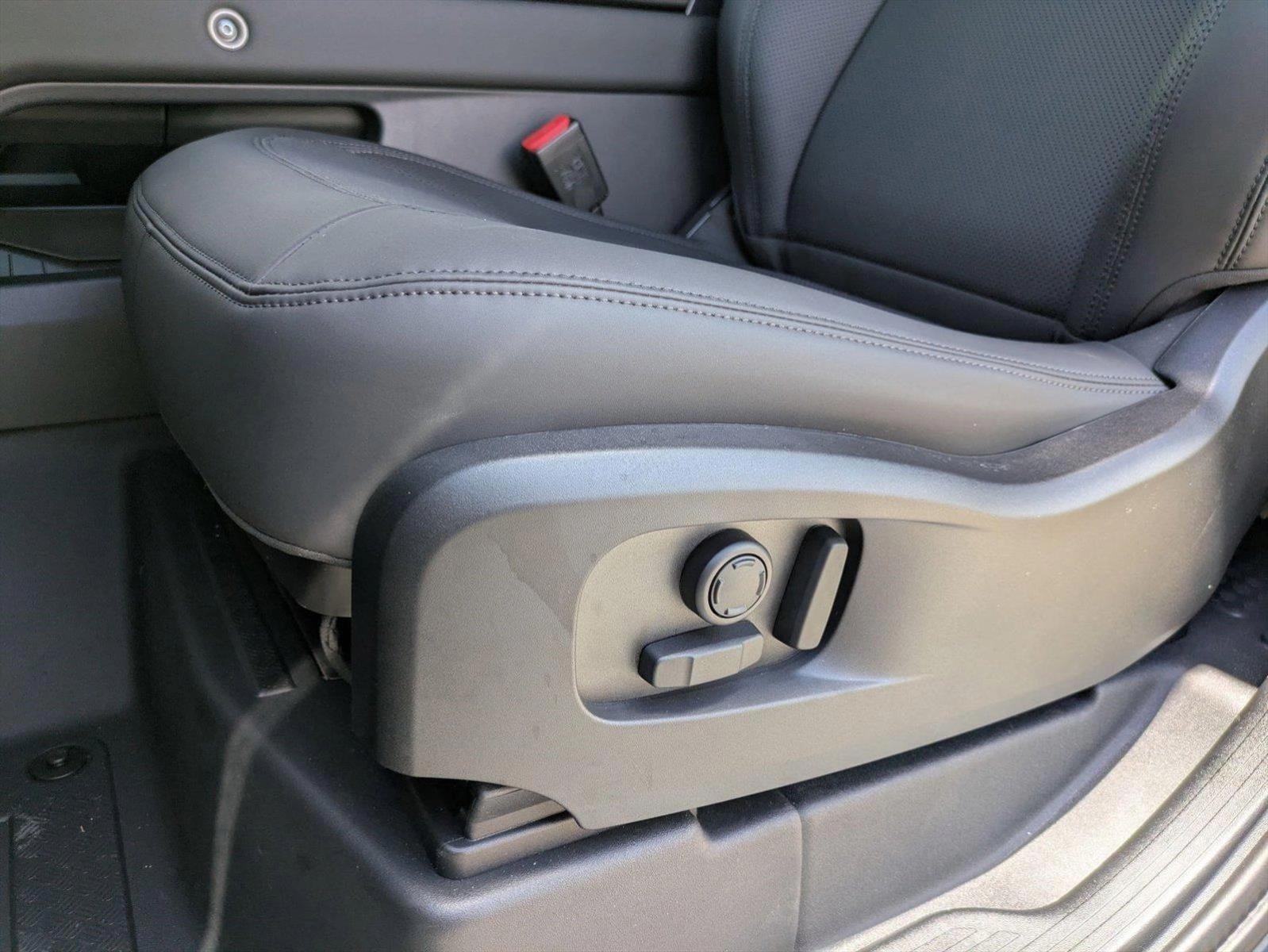 2025 Land Rover Defender 90 X-Dynamic SE photo 3