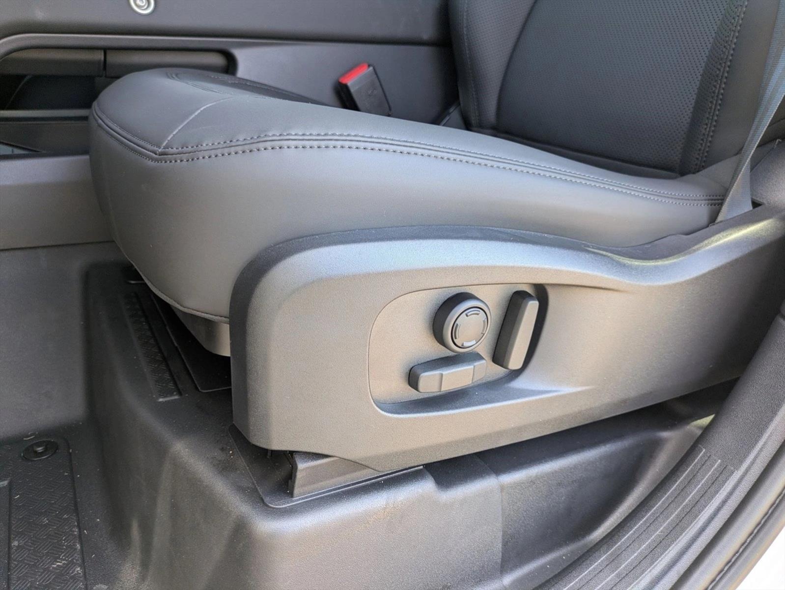 2026 Land Rover Defender 110 S photo 4