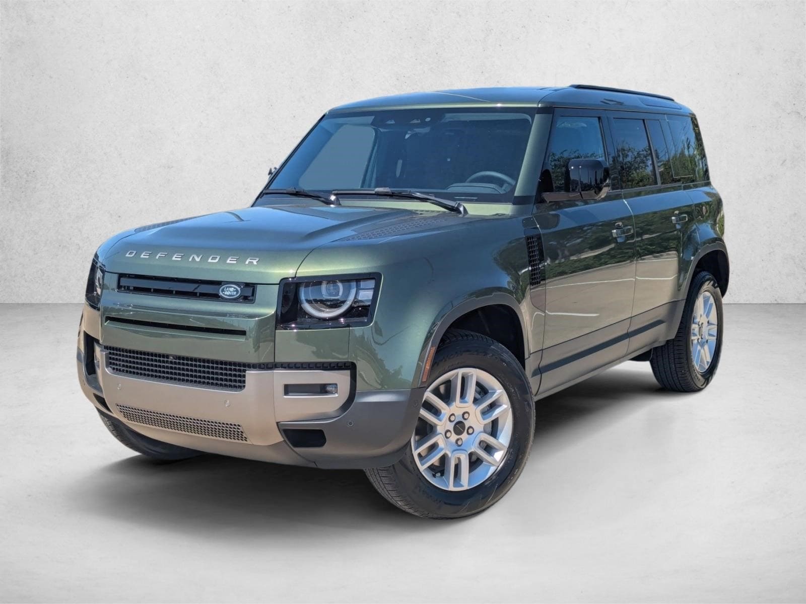 2026 Land Rover Defender S's photo