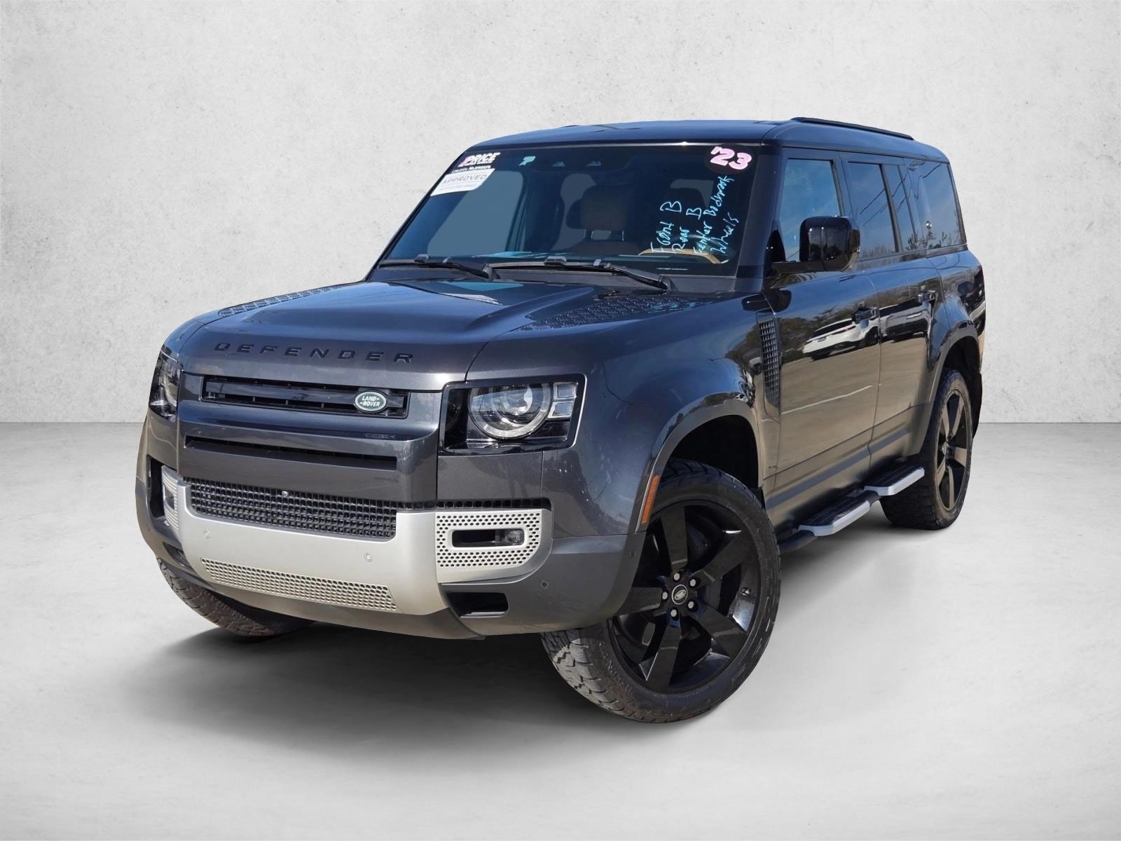 2023 Land Rover Defender SE's photo