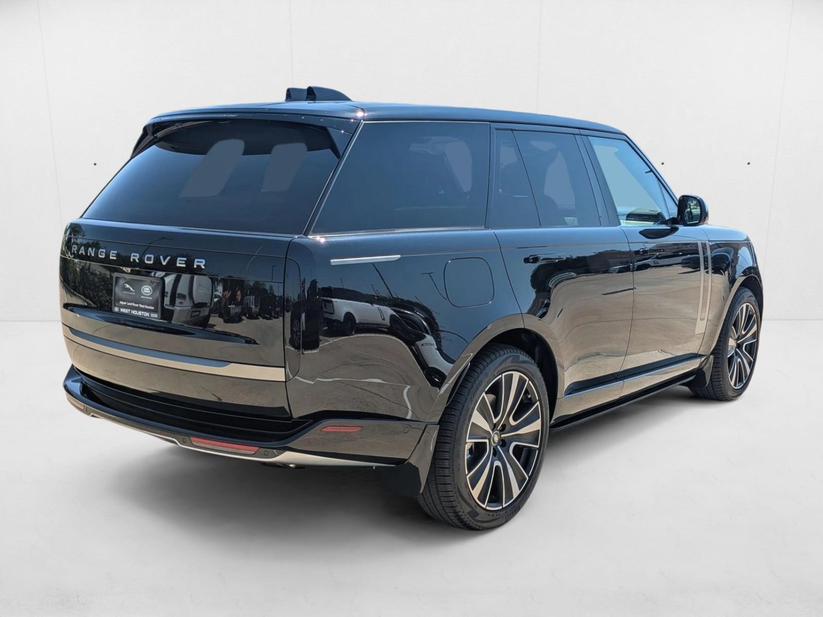 2025 Land Rover Range Rover SE photo 2