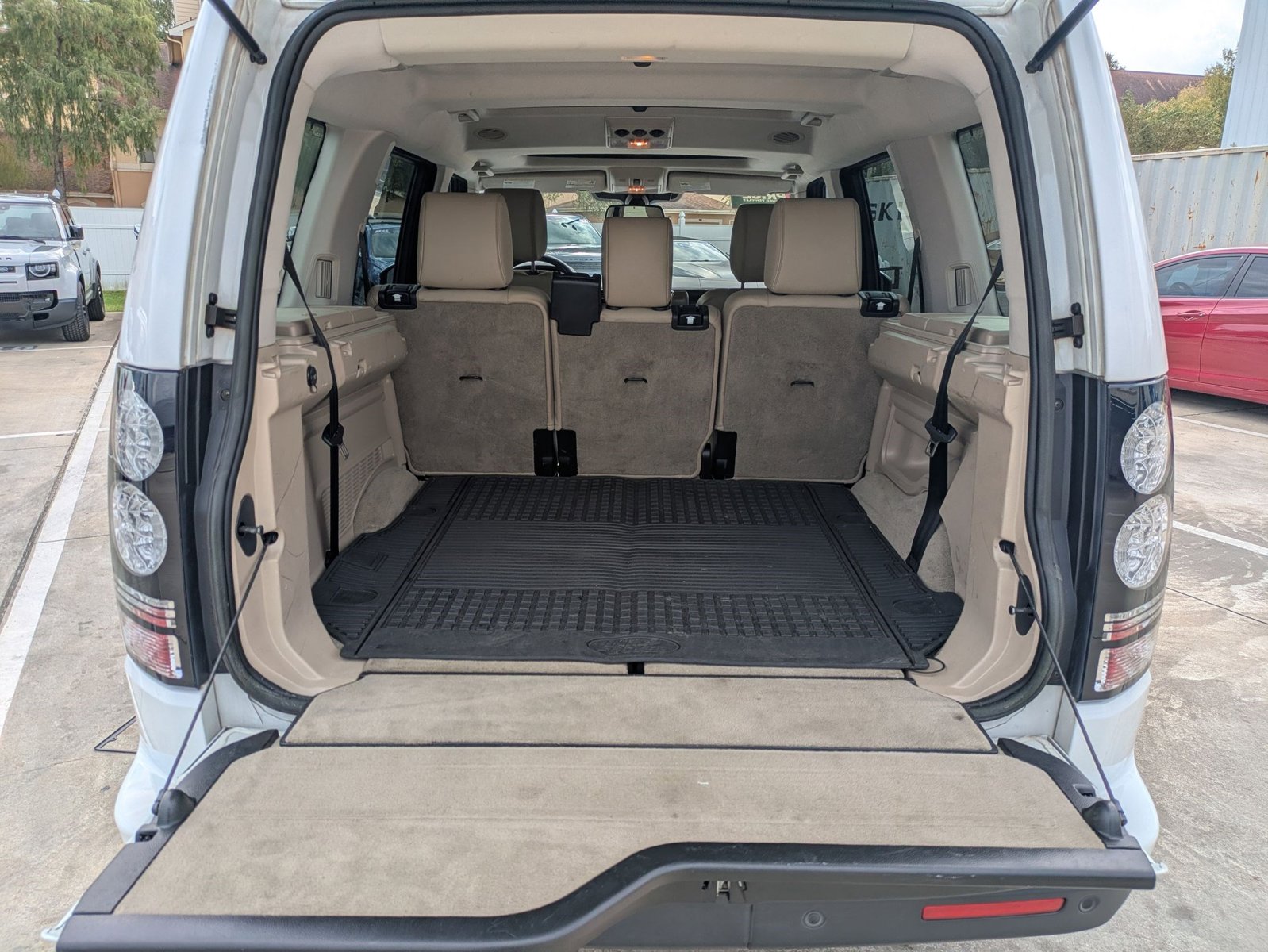 2016 Land Rover LR4 HSE photo 4