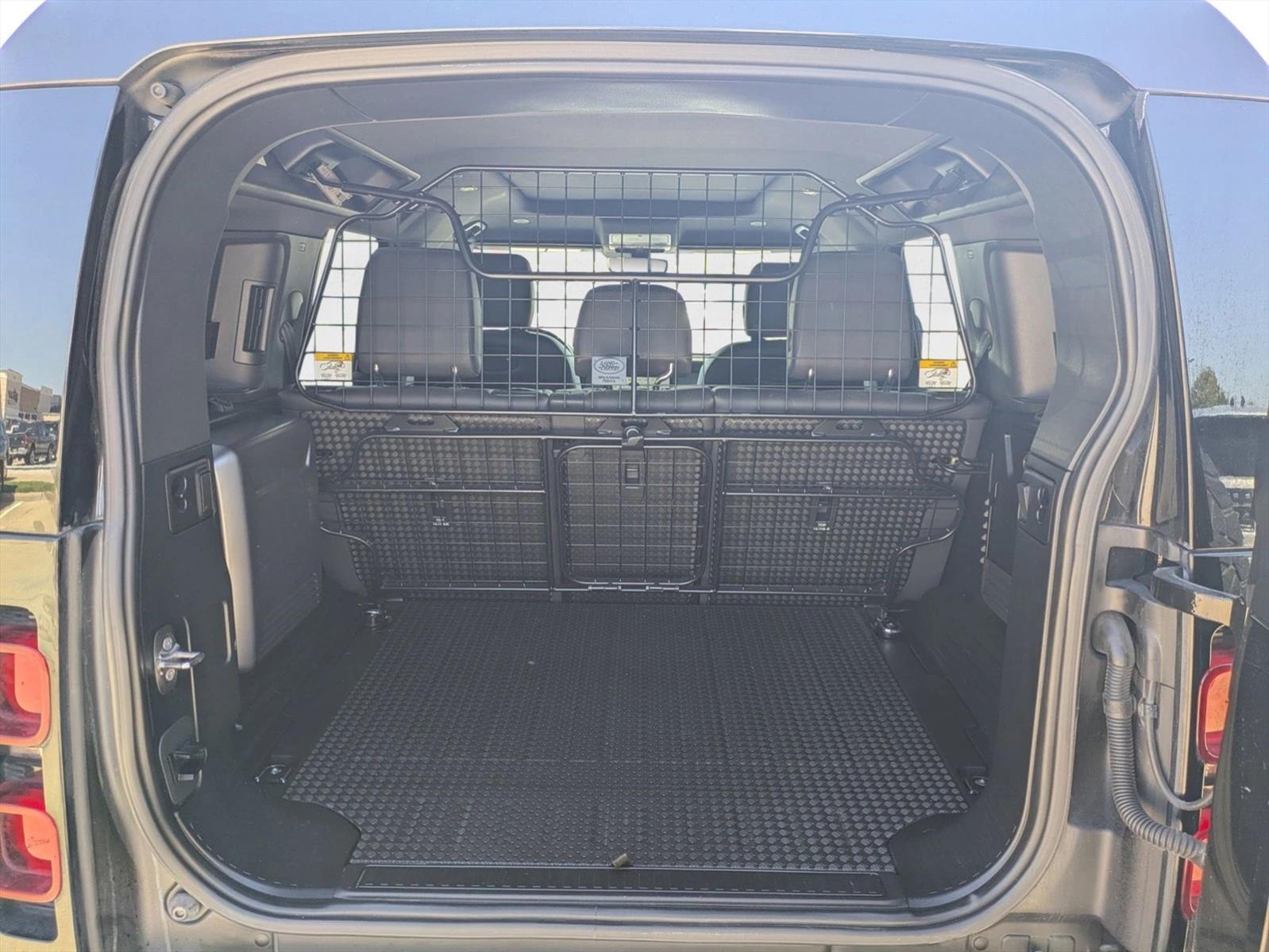 2022 Land Rover Defender X-Dynamic SE photo 4