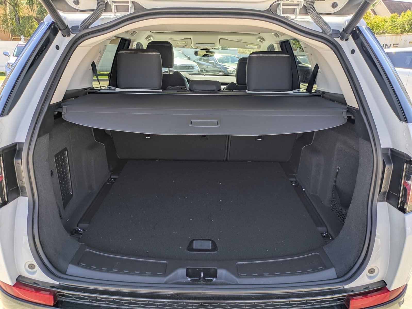 2025 Land Rover Discovery Sport S photo 3