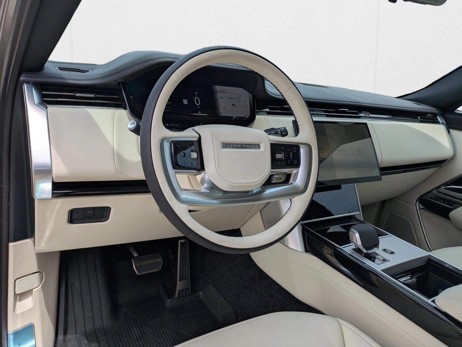 2025 Land Rover Range Rover SE photo 2