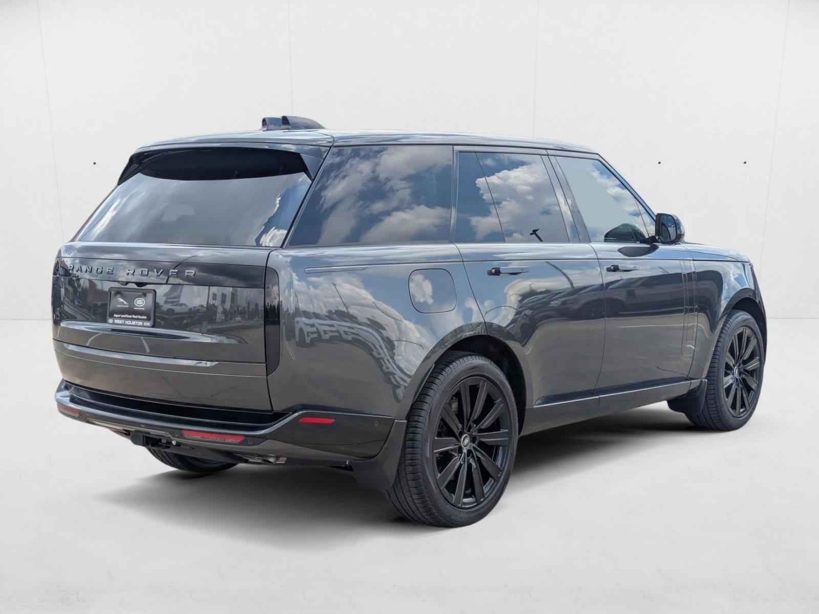 2025 Land Rover Range Rover SE photo 2