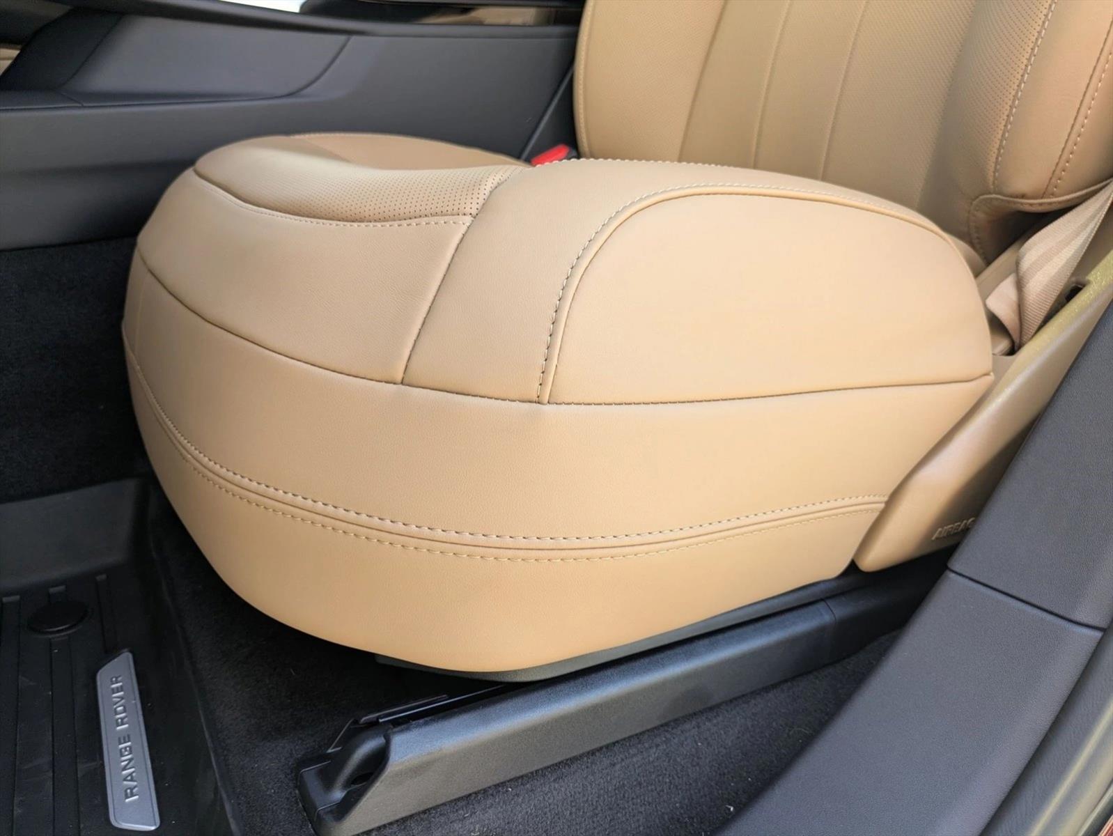 2025 Land Rover Range Rover Sport P360 SE photo 3