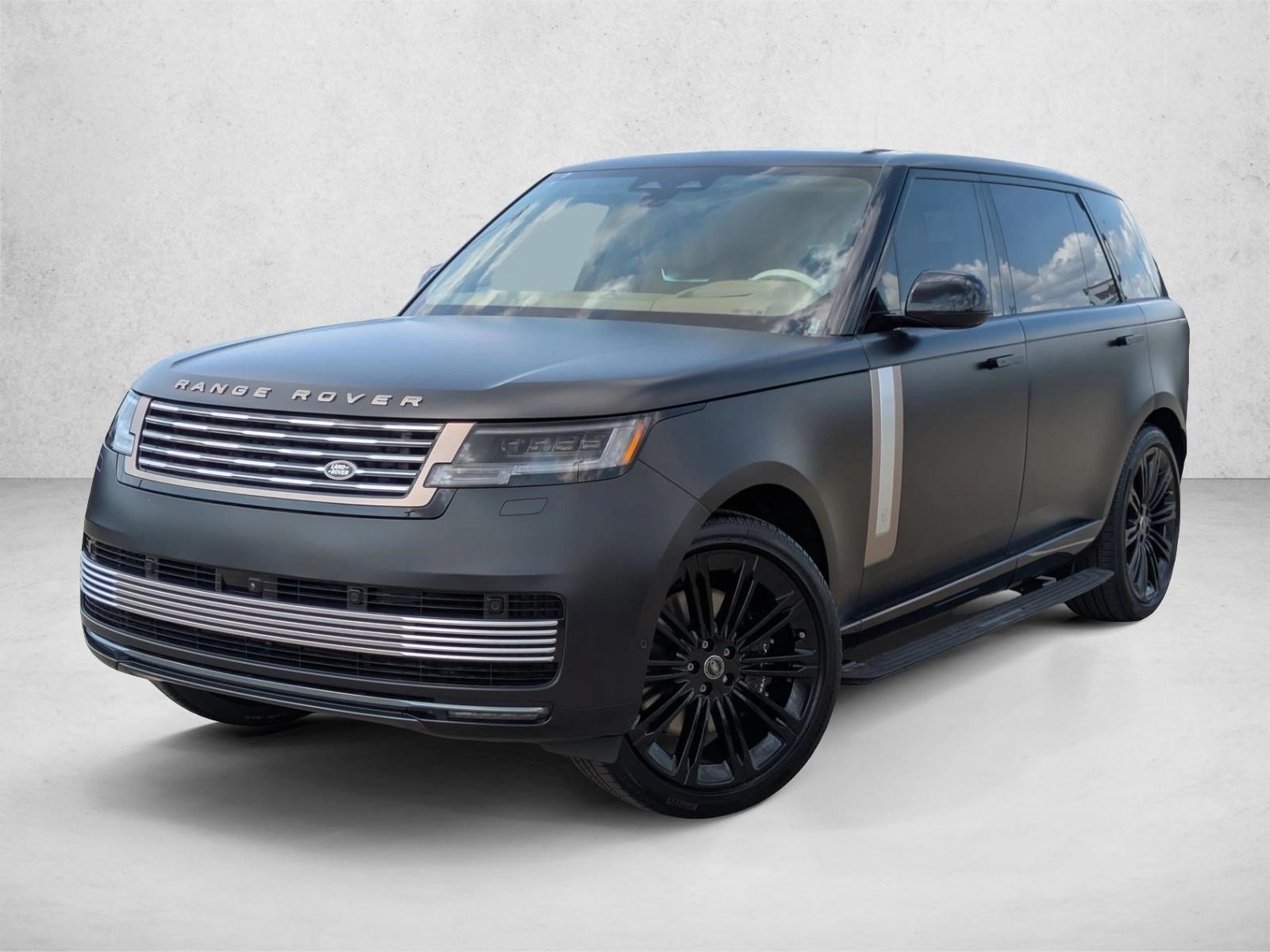 2025 Land Rover Range Rover SV's photo