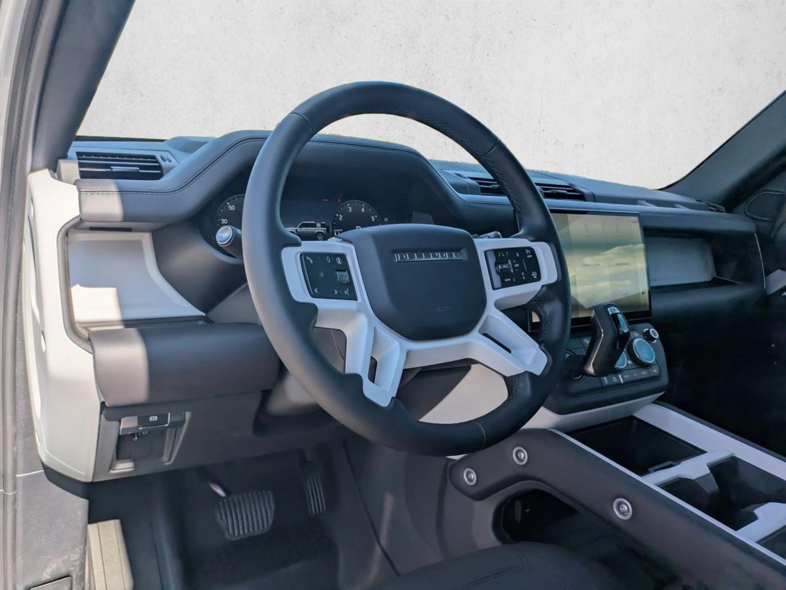 2026 Land Rover Defender 110 X-Dynamic SE photo 2