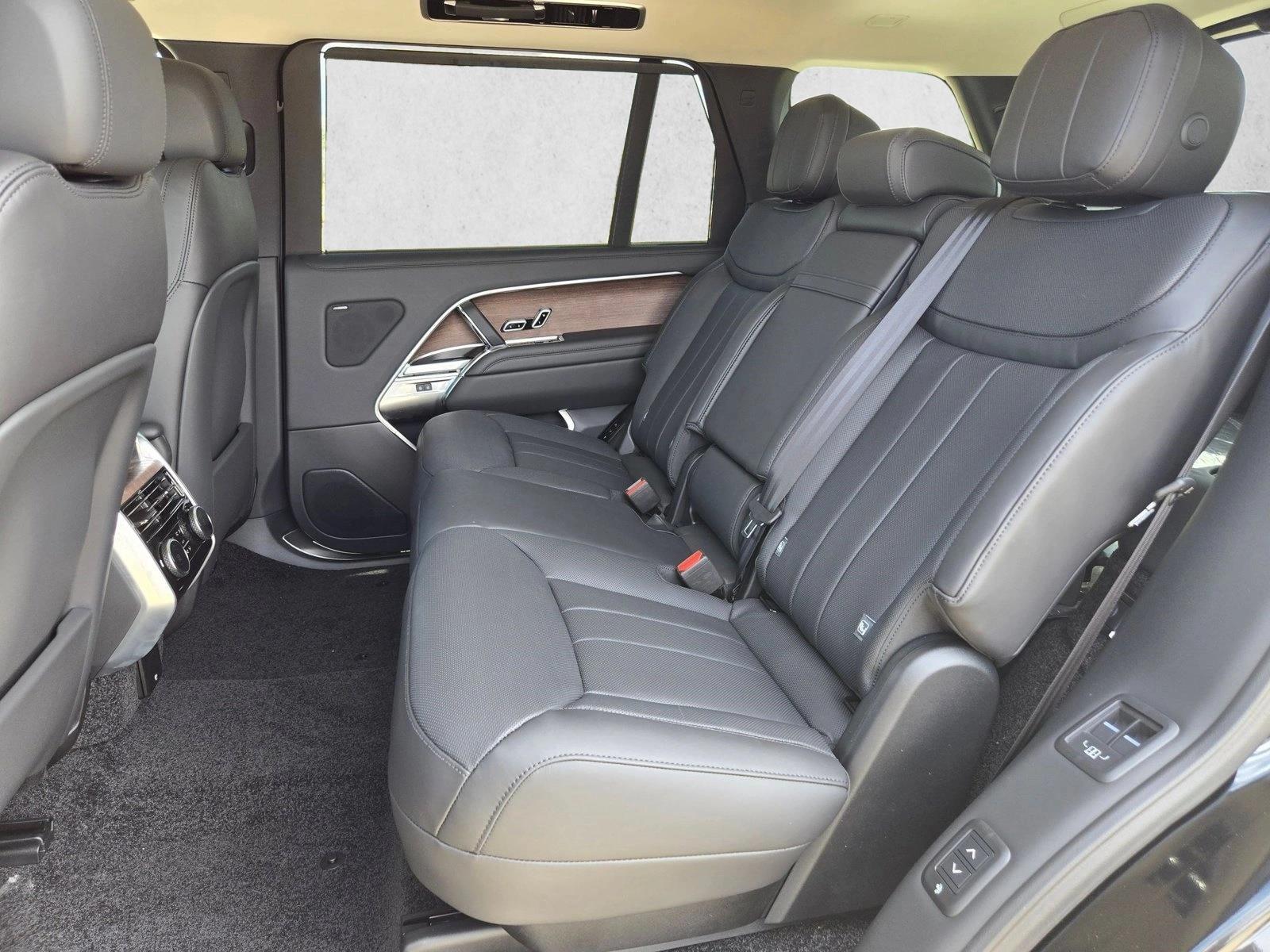 2025 Land Rover Range Rover SE - Photo 15