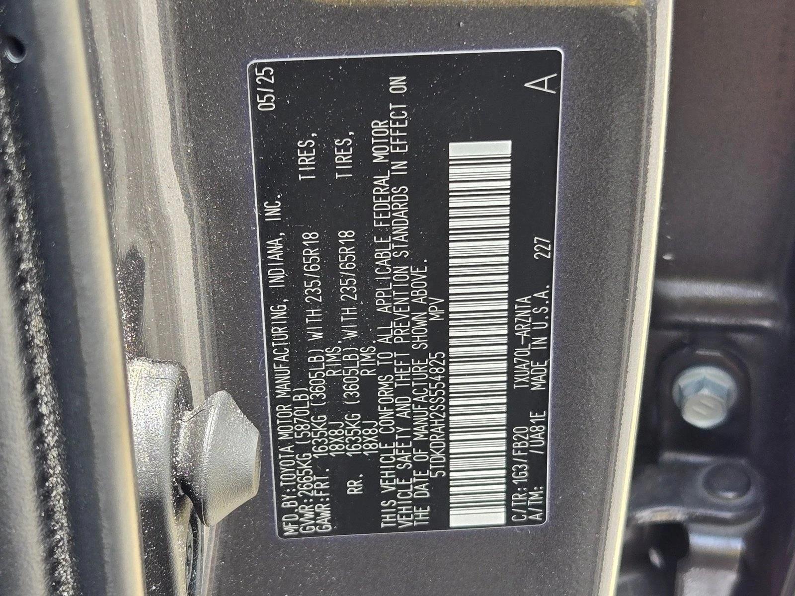 2025 Toyota Highlander LE - Photo 23