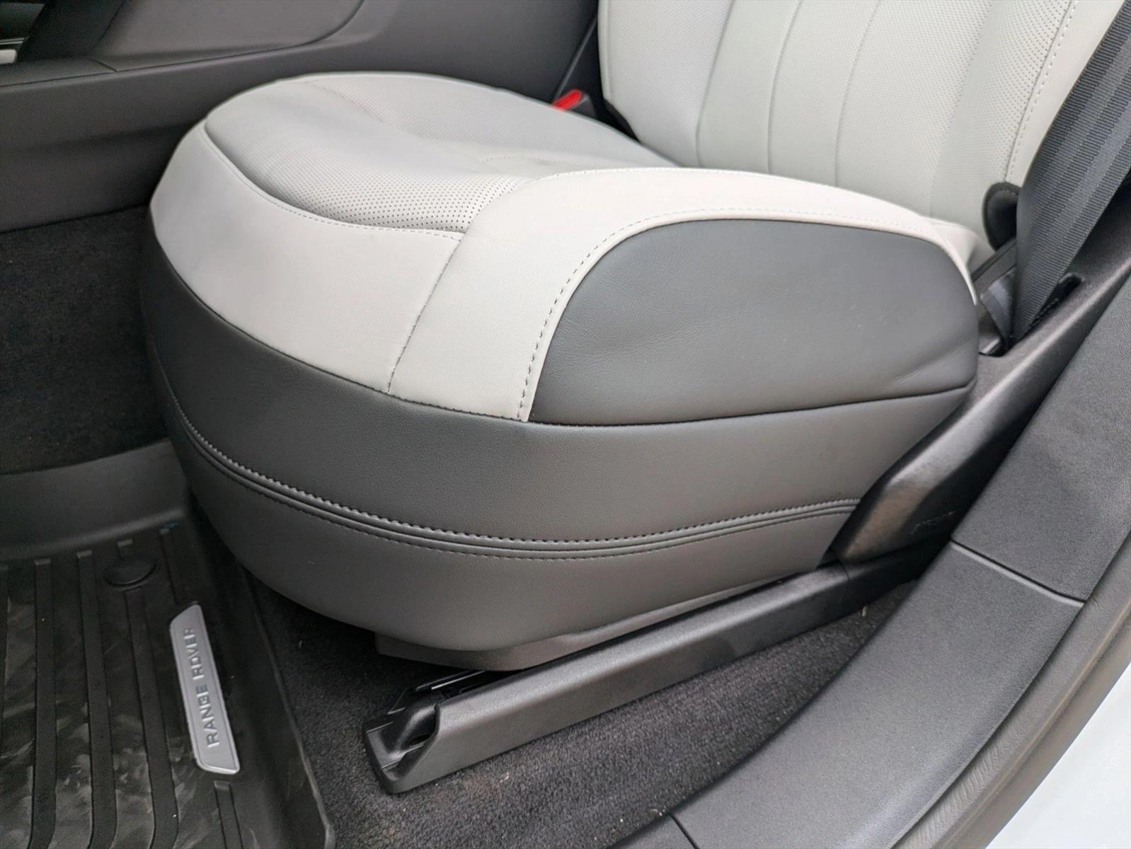 2025 Land Rover Range Rover Sport P530 Dynamic SE photo 2