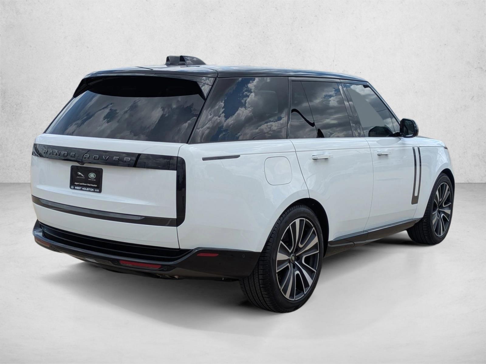 2025 Land Rover Range Rover SE photo 2