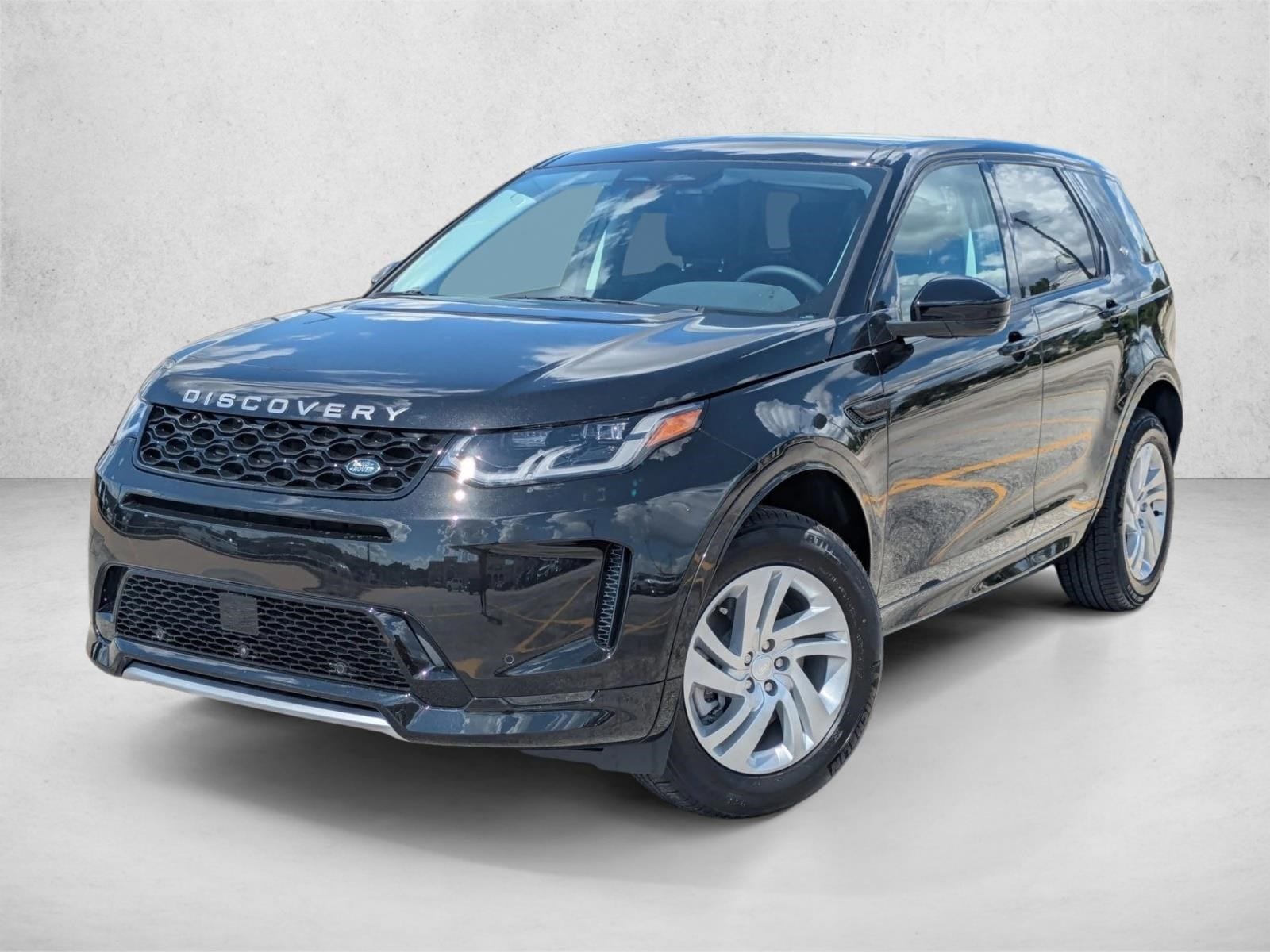 2025 Land Rover Discovery Sport S's photo