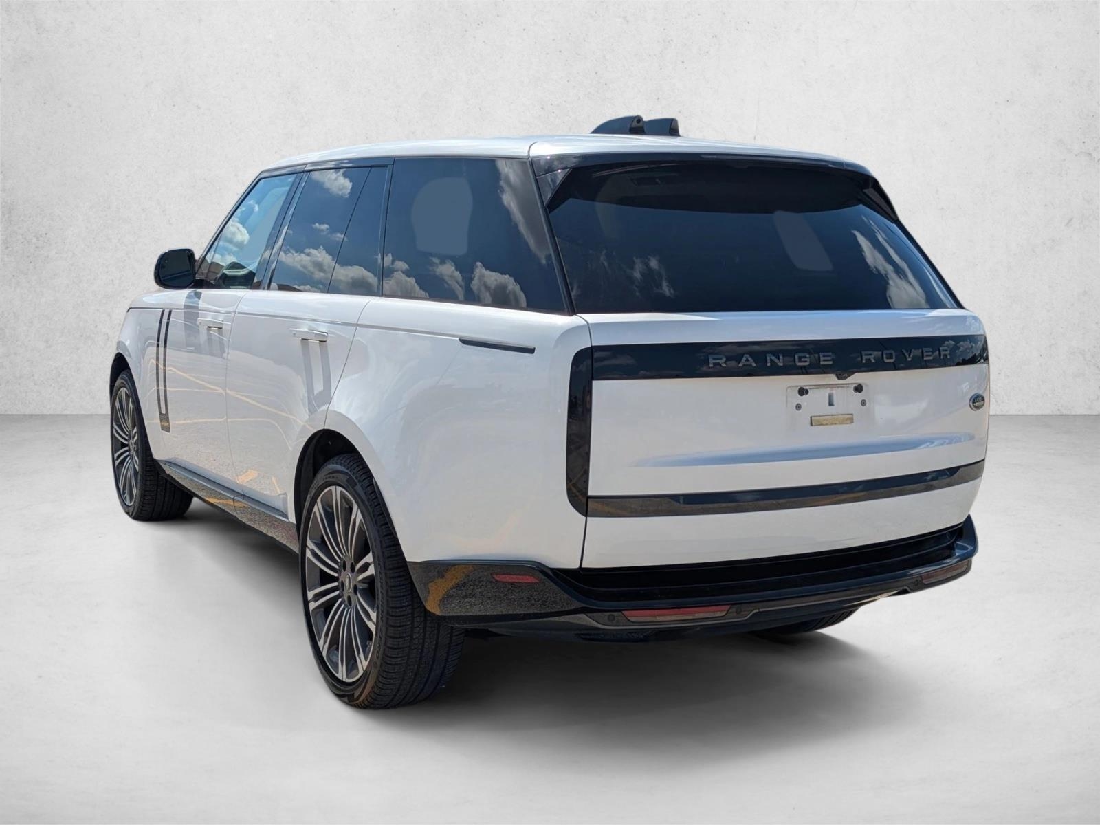 2023 Land Rover Range Rover SE photo 2