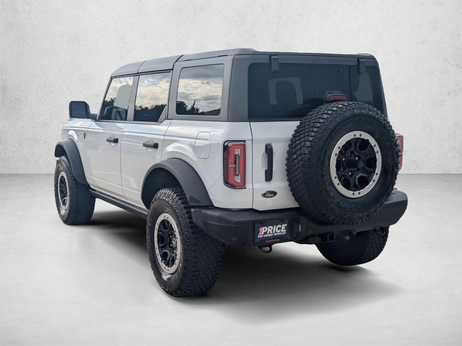 2024 Ford Bronco Badlands photo 2