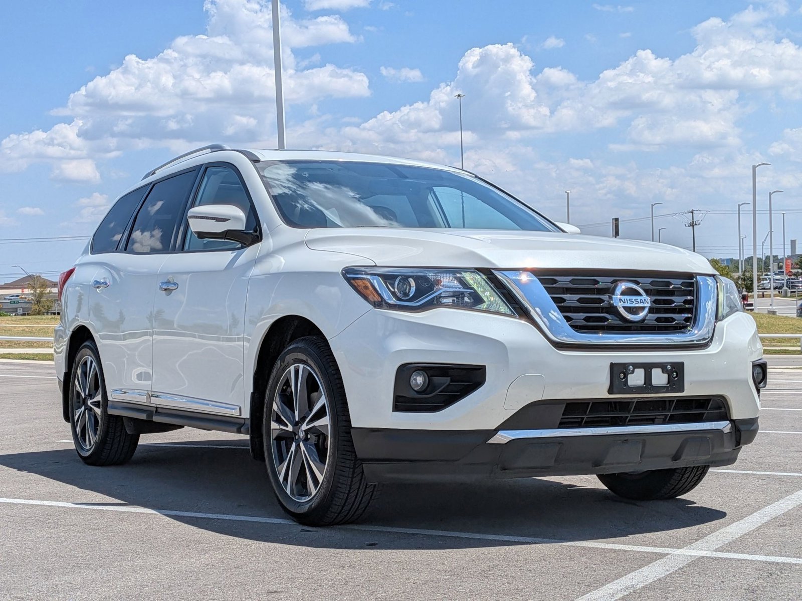 2019 Nissan Pathfinder 4x4 Platinum photo 2