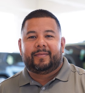 Staff member Morris Zelaya from ID_b063b952fe52