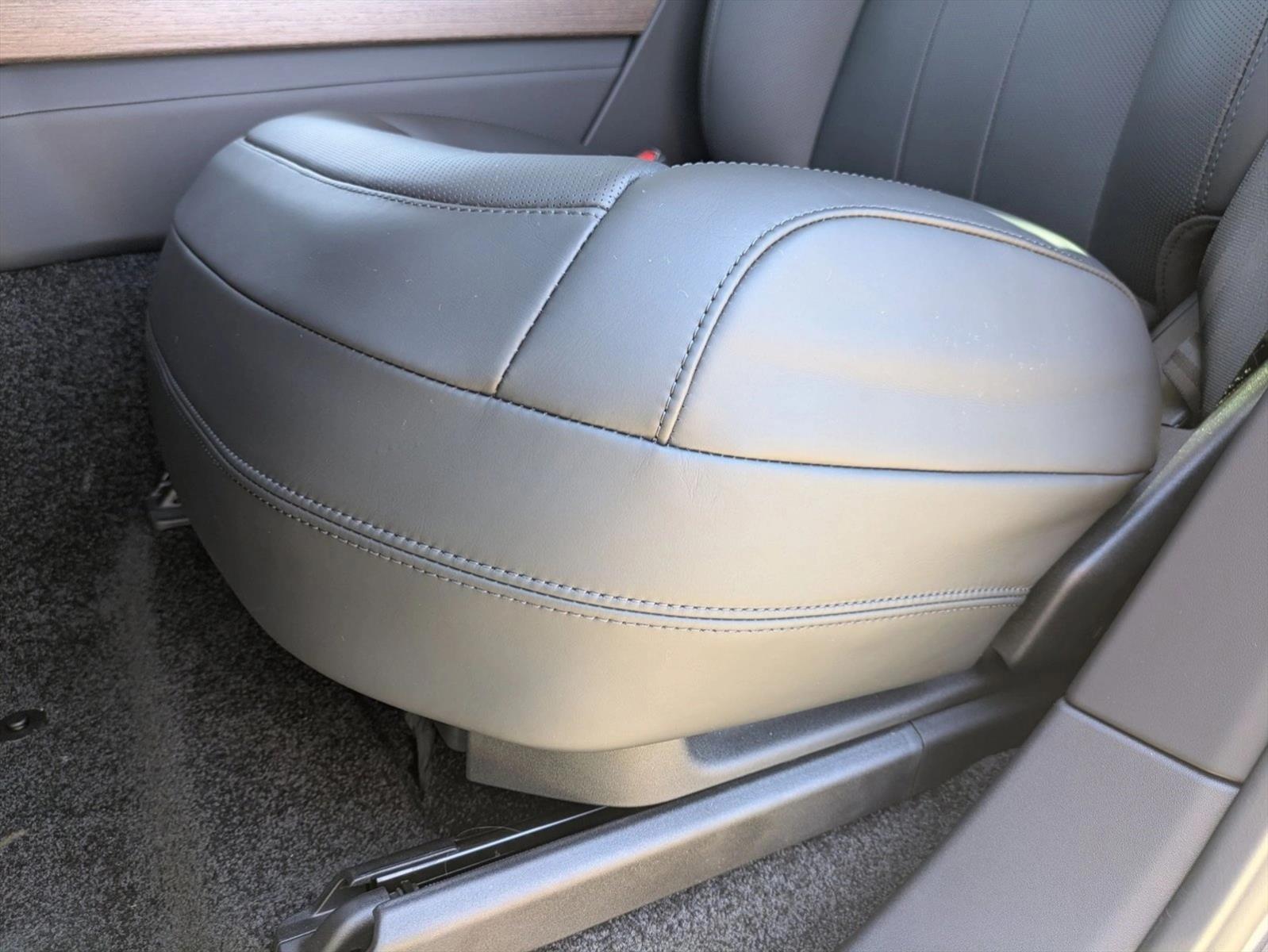 2025 Land Rover Range Rover SE photo 4