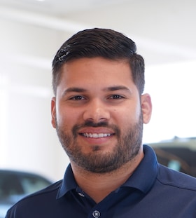 Staff member Alejandro Motta from ID_b063b952fe52