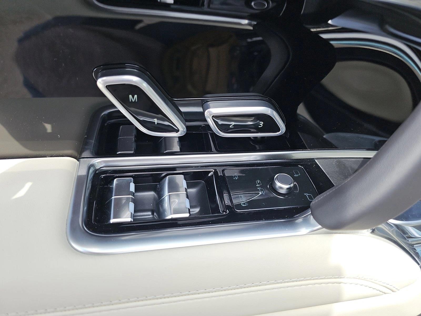 2025 Land Rover Range Rover SE - Photo 21