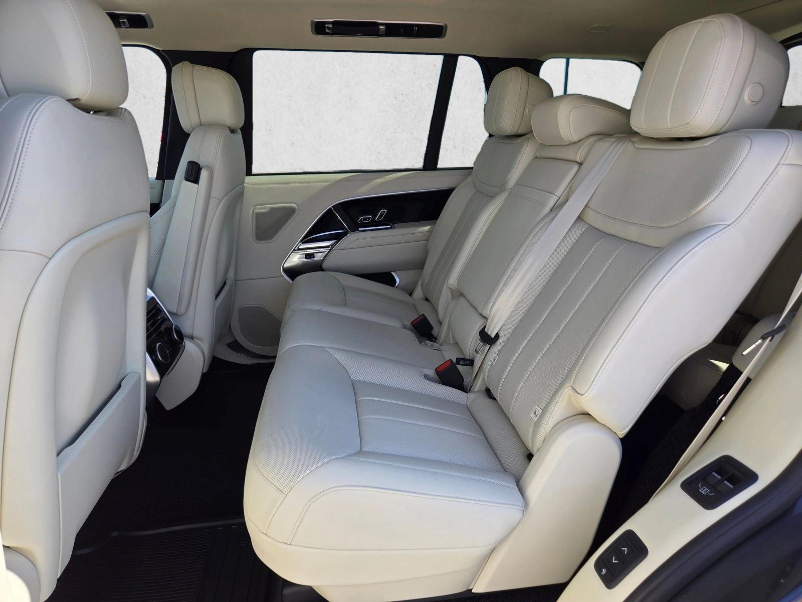 2025 Land Rover Range Rover SE - Photo 16