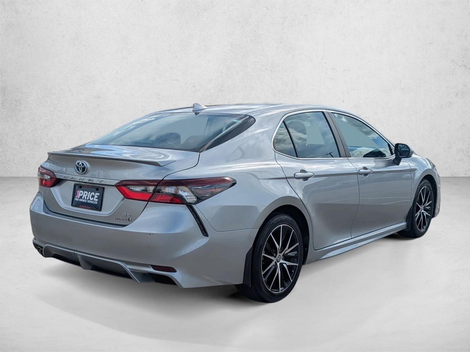 2023 Toyota Camry Hybrid SE photo 4