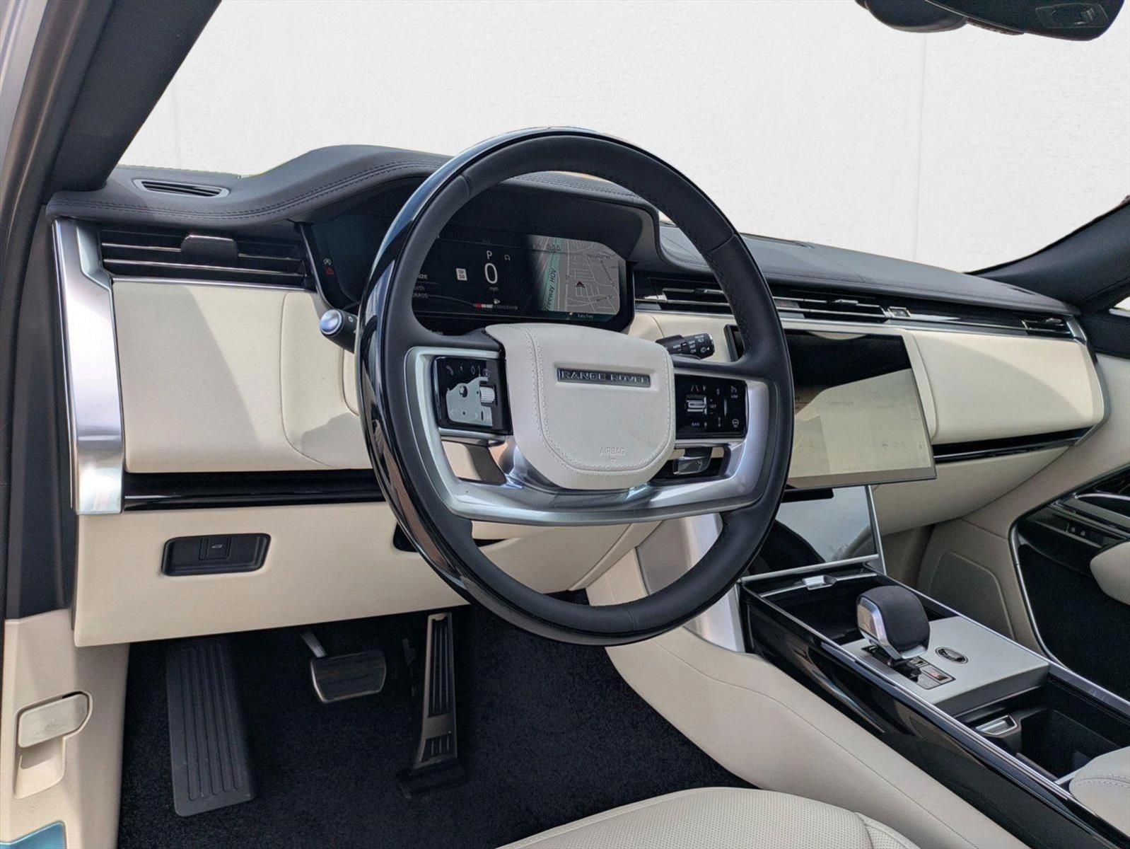2025 Land Rover Range Rover SE photo 2