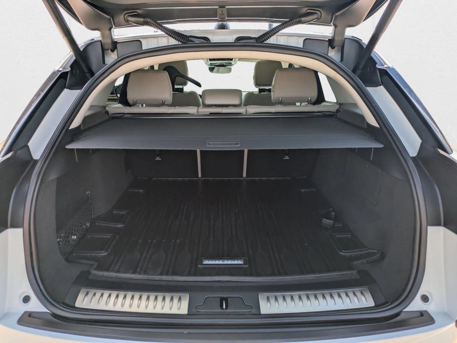 2023 Land Rover Range Rover Velar S photo 4