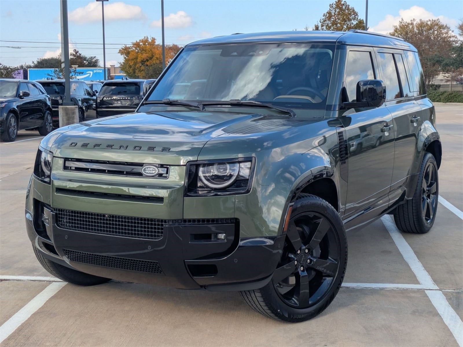 2026 Land Rover Defender X-Dynamic SE's photo